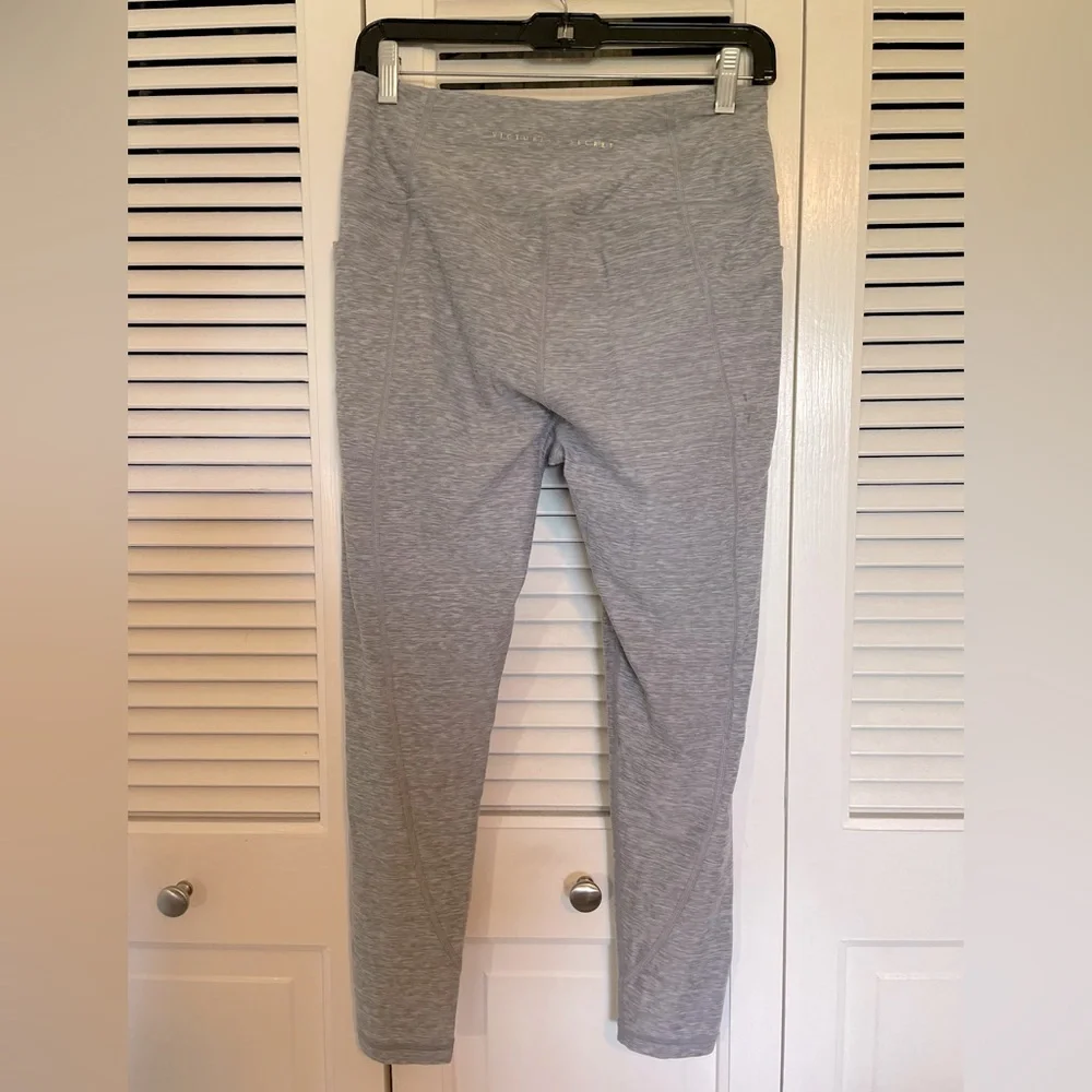 VS Essential Performance Legging - Picture 4 of 4